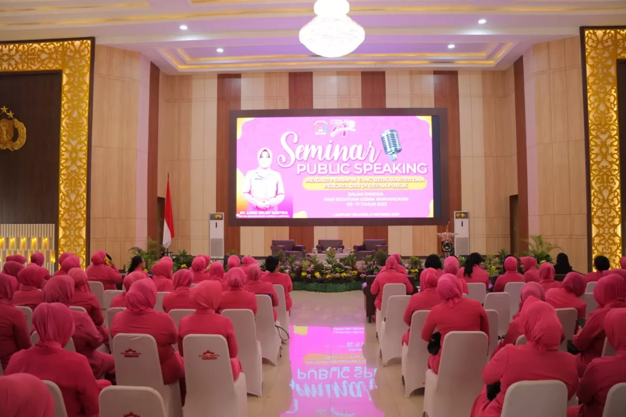 Tingkatkan Kepercayaan Diri Dalam Berbicara, Polda Lampung Gelar Seminar Bhayangkari dan Polwan